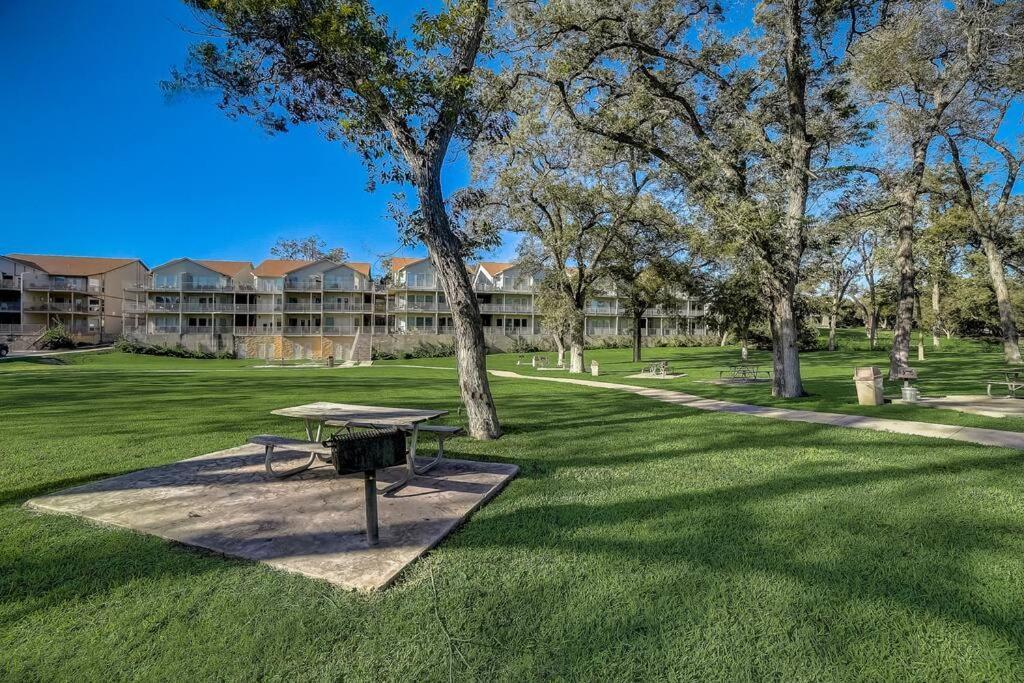 Walk To Schlitterbahn, River Access & Pets Ok Apartment New Braunfels Exterior photo